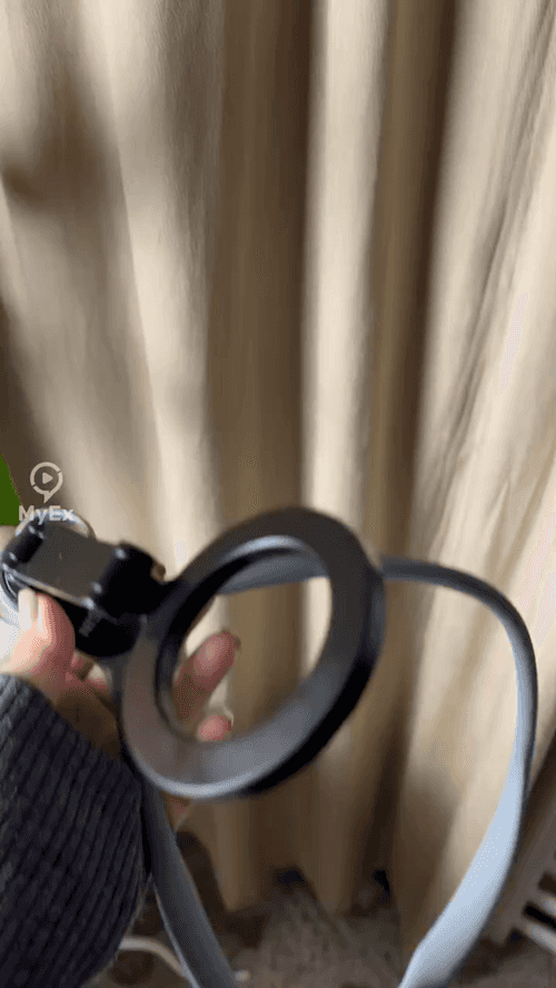 My experience with the neck stand for photography, it's difficult to secure the mobile in it, but there is no shaking - image on MyEx