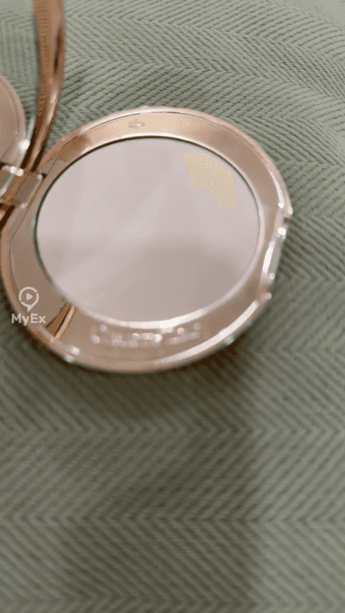 Charlotte Tilbury Setting Powder, ayon sa aking karanasan - image on MyEx