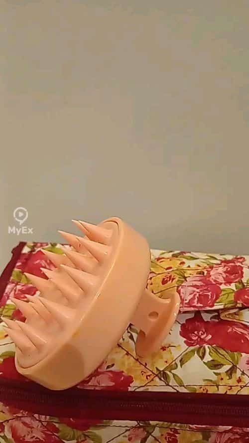 Scalp cleaning and massage brush, tried and tested - image on MyEx
