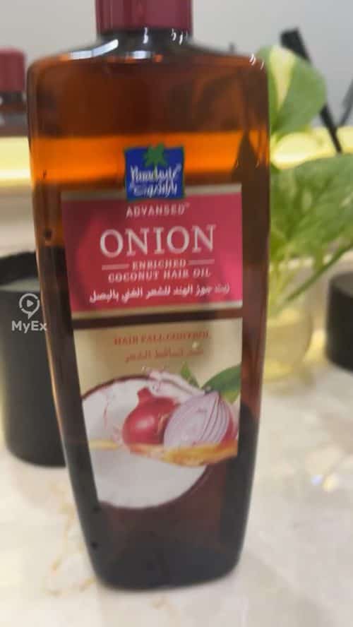 Coconut and onion oil is very useful for hair loss - image on MyEx