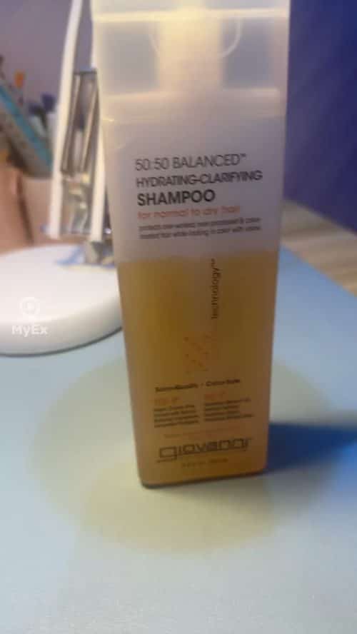 The best shampoo (Giovanni) for those whose hair is tired from dyes and heat, for daily use - image on MyEx