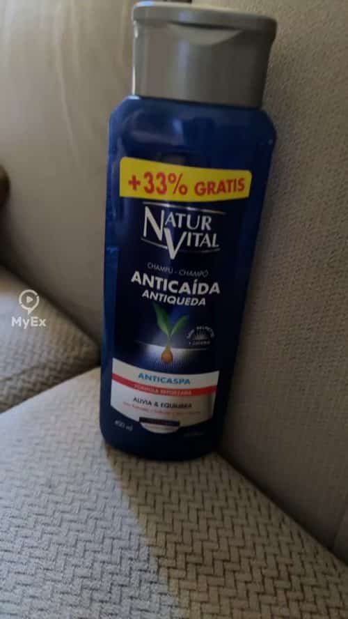 My experience with Natur Vital shampoo for dandruff and hair loss - image on MyEx