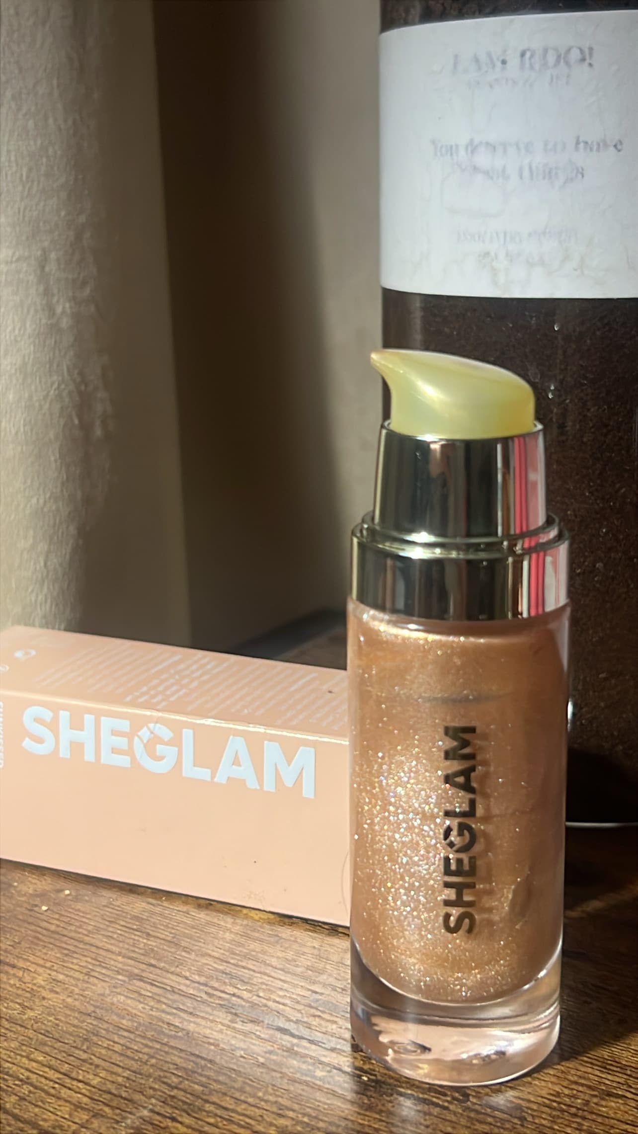 Image of Shein body glitter with its packaging, showing product details