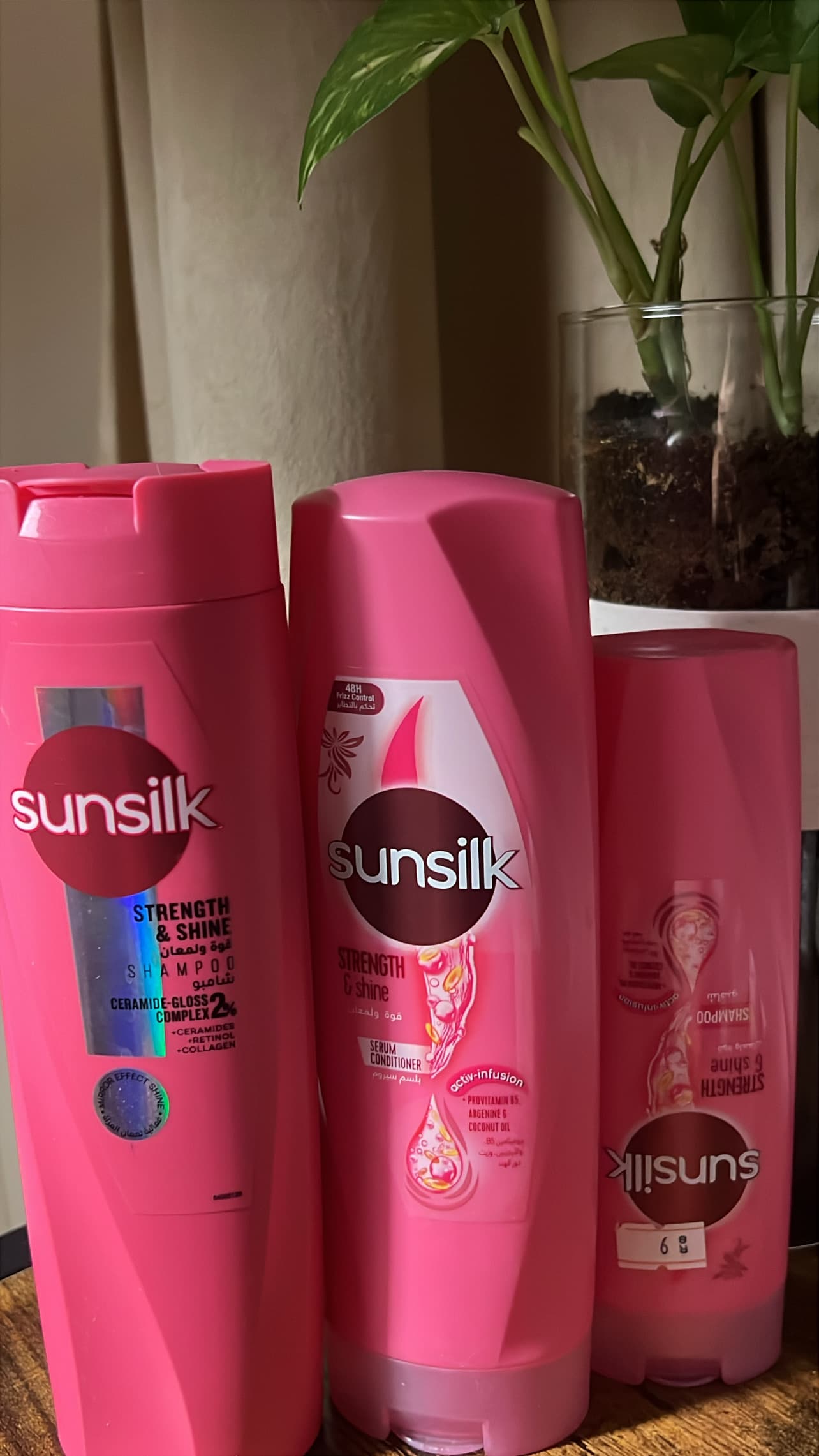 Yellow bottle of Sunsilk shampoo, designed for oily hair