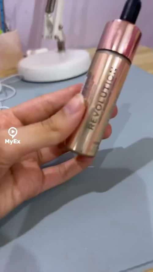 My experience with Revolution highlighter gives a natural glow and is easy to blend - image on MyEx