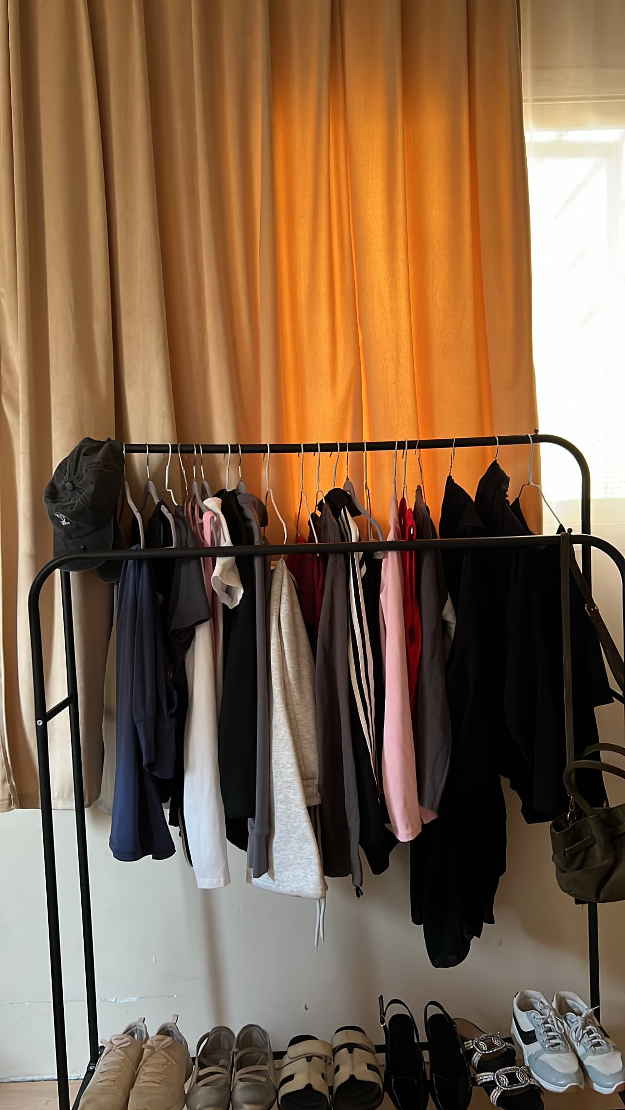 Close-up image of the Trendyol clothes hanger's design and material quality