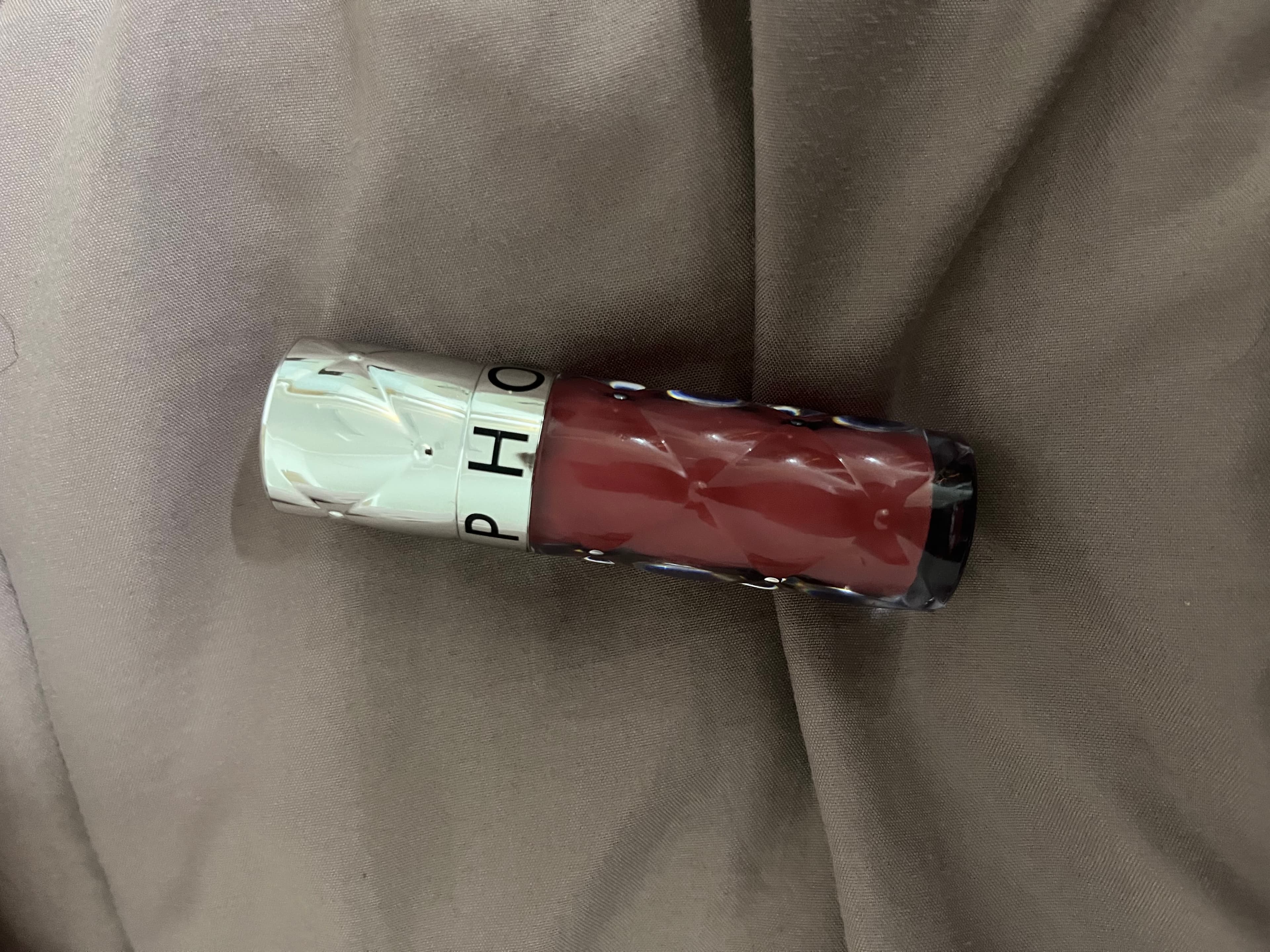 Close-up image of Qibest liquid lipstick showing its texture and effect