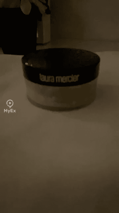 Ang Aking Karanasan sa Laura Mercier Powder para sa mga Okasyon - image on MyEx
