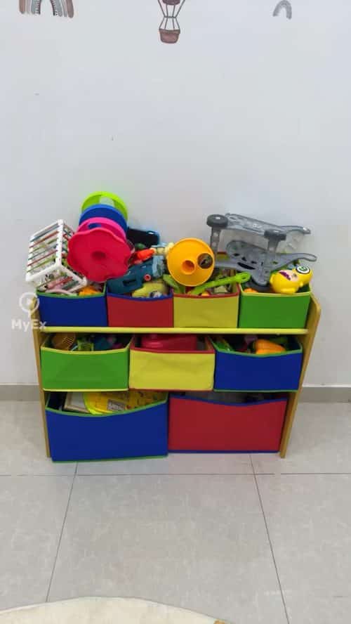 Kahoy na toy organizer para sa mga bata na may makukulay na fabric bins – matalino at ligtas na pag-aayos para sa mga bata, ang aking karanasan - image on MyEx