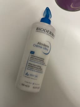 صورة مقربة لكريم BIODERMA تظهر تفاصيل العبوة
